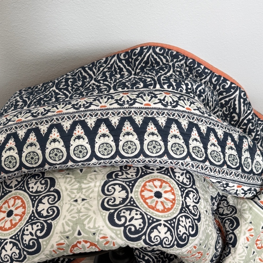 Pottery Barn Full/Queen Quilt and Standard Shams - Picture 8 of 13